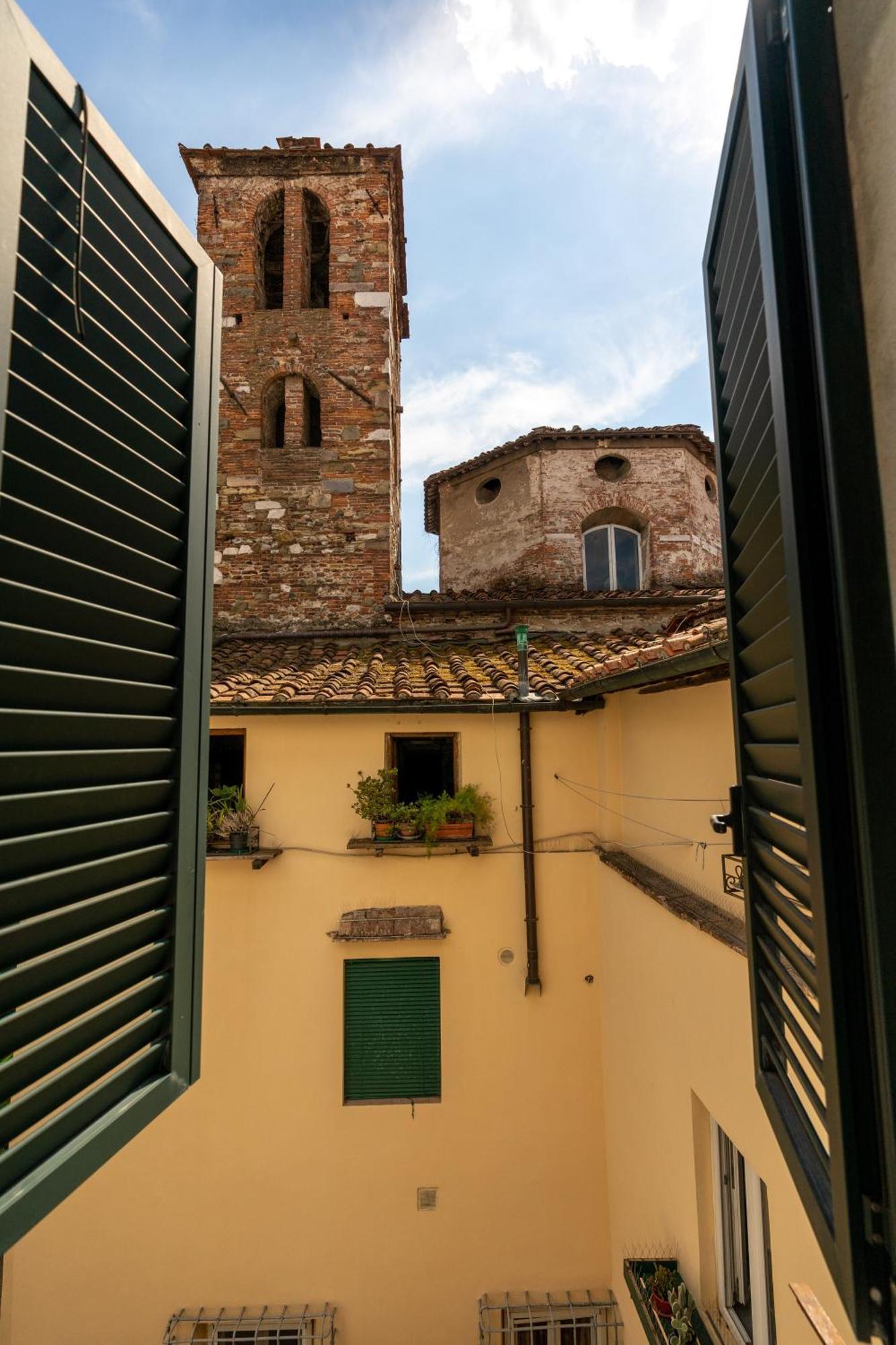 Apartmán Historic Apt In The Center Of Lucca With Balcony Exteriér fotografie