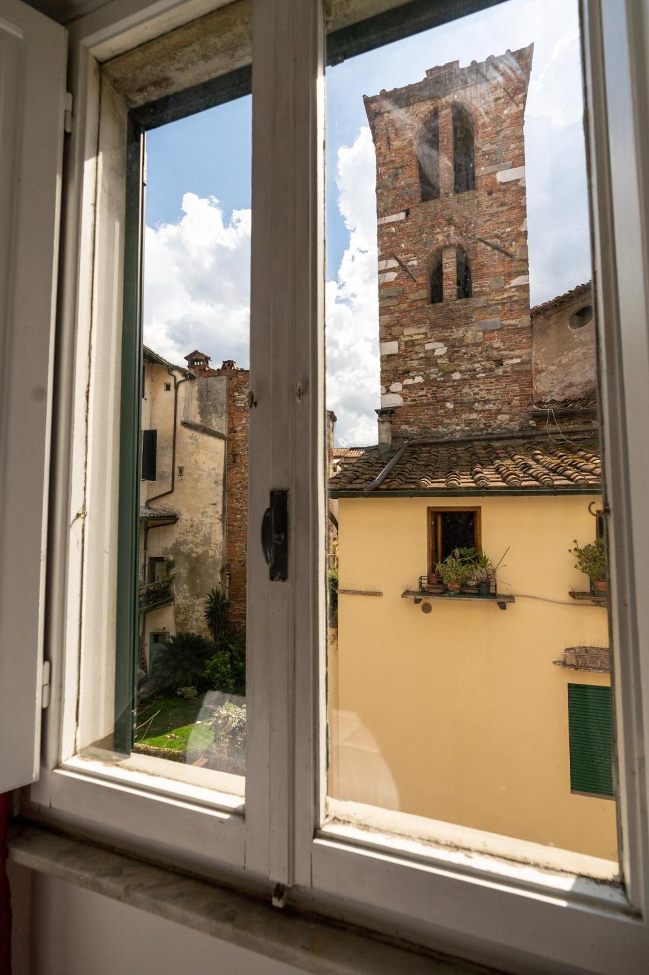 Apartmán Historic Apt In The Center Of Lucca With Balcony Exteriér fotografie