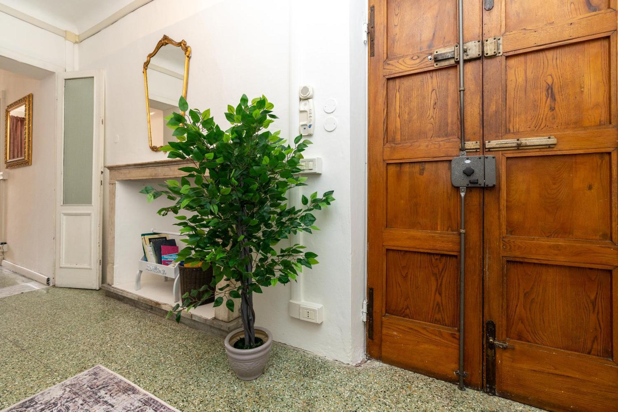 Apartmán Historic Apt In The Center Of Lucca With Balcony Exteriér fotografie
